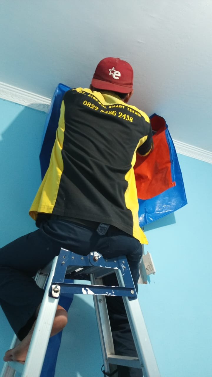 Pembersihan unit outdoor